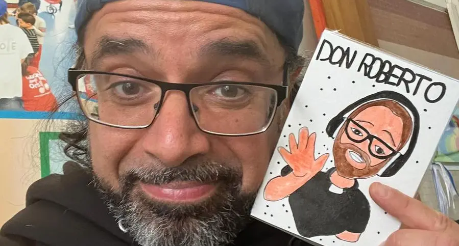 Don Roberto Fiscer, il prete star dei social: «La Chiesa deve parlare il linguaggio dei ragazzi»