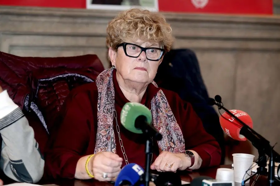 La madre Armanda Colusso Trentini partecipa alla conferenza ‘Libertà per Alberto subito’ per chiedere il rilascio del figlio Alberto Trentini detenuto in Venezuela da un anno presso palazzo Marino a Milano, 15 novembre 2025. ANSA/MOURAD BALTI TOUATI