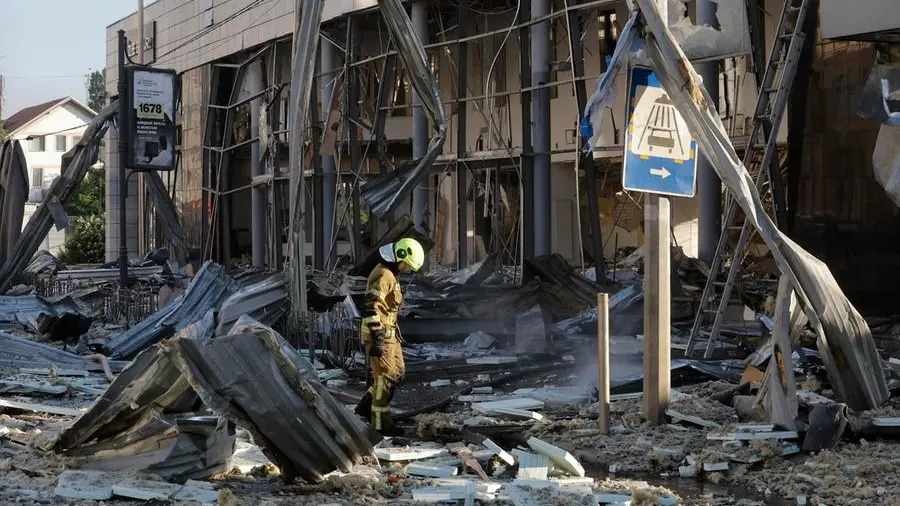 Ucraina, massiccio attacco russo: 17 morti e oltre 100 feriti. Zelensky: «Servono i Patriot»