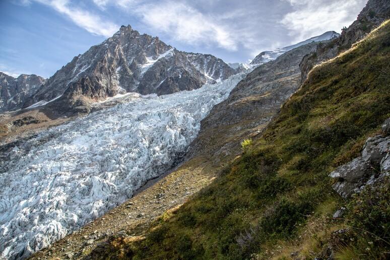 The agony of the white giants: why the silence of the Alpine glaciers concerns us all The agony of the white giants: why the silence of the Alpine glaciers concerns us all