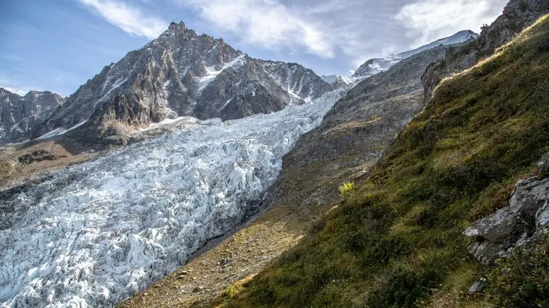 L'agonia dei giganti bianchi: perché il silenzio dei ghiacciai alpini riguarda tutti noi
