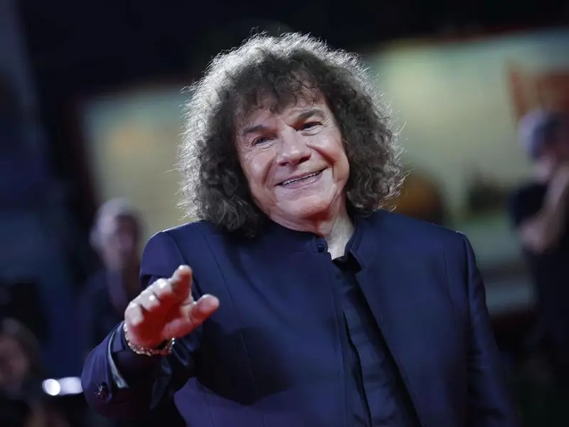 Gli 80 anni di Riccardo Cocciante: «Ho trovato Dio nei dubbi di Esmeralda. Cristo mi ha insegnato l’umiltà»