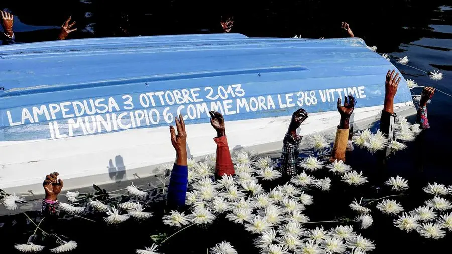 Lampedusa ricorda la strage del 2013. Zuppi: «La dignità umana non ha passaporto»
