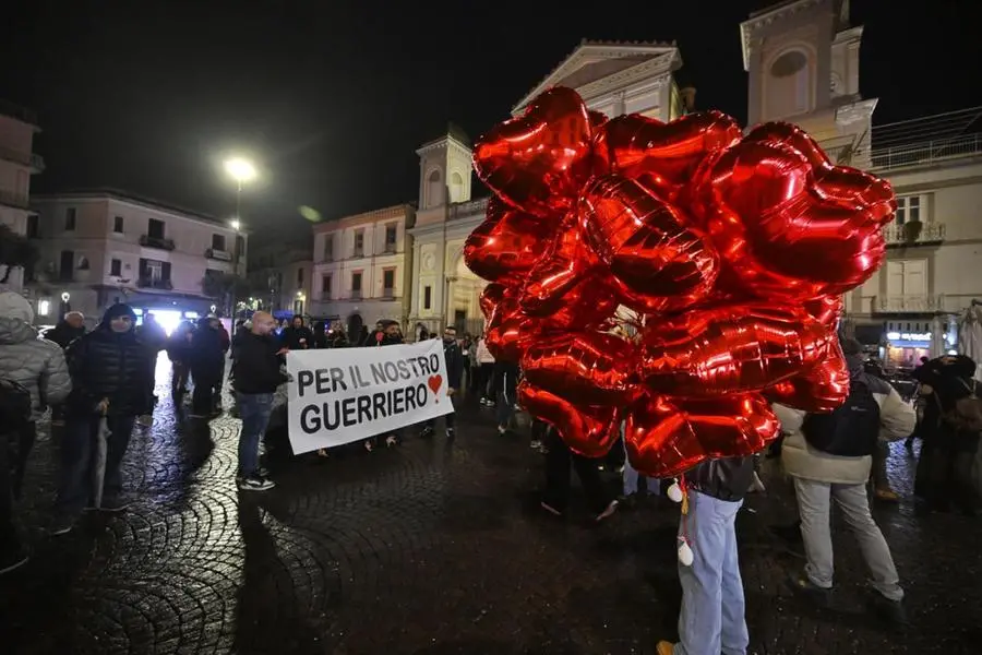 The torchlight procession in Nola for little Domenico, the child hospitalized in very serious conditions after the transplant of a damaged heart at the Monaldi hospital in Naples, 19 February 2026. ANSA/CIRO FUSCO