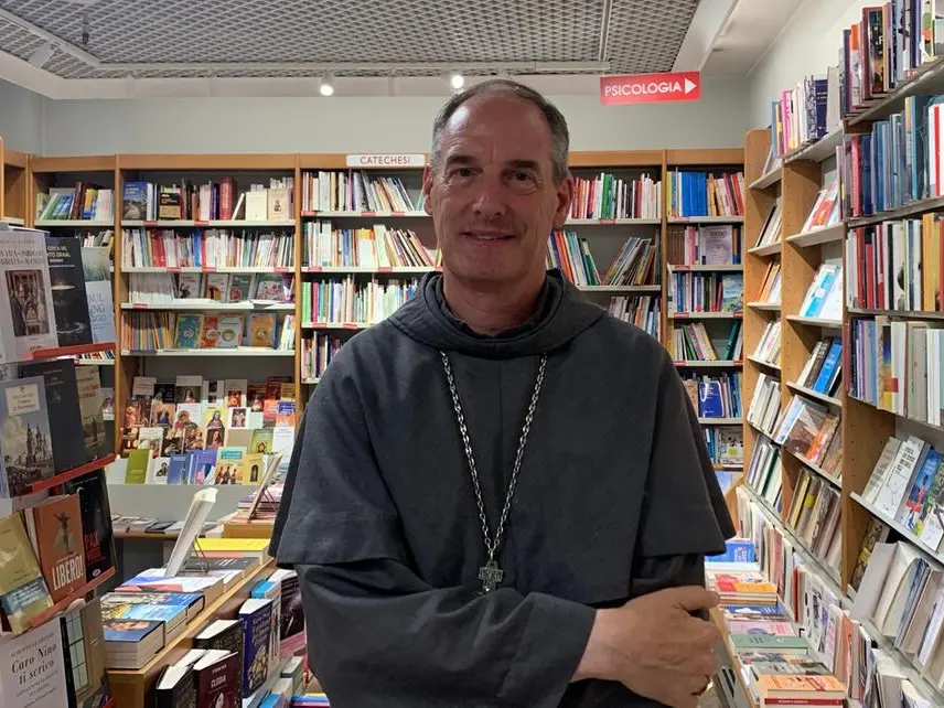 Bustillo: «Senza Dio non abbiamo società più felici e neppure più libere. E i social, dove tutti giudicano tutti, ci spingono alla violenza. La società va “riparata”»