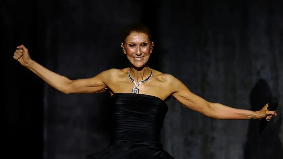 Céline Dion, il trionfo a Parigi e il suo inno alla vita