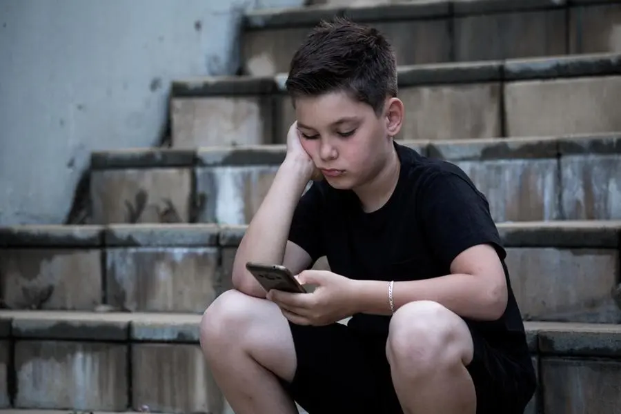 Il 39% fra generazione Alpha e Z si dichiara favorevole all\\'introduzione del limite dei 16 anni per l\\'utilizzo dei social , Getty Images/iStockphoto