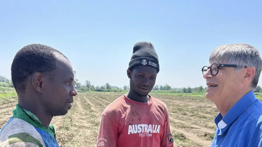 Don Patriciello: nei campi del pomodoro dove la dignità vince sul caporalato