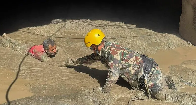 Tra i fiumi in piena del Tibet e del Nepal, la voce di un Papa che dall’Angelus non abbandona nessuno