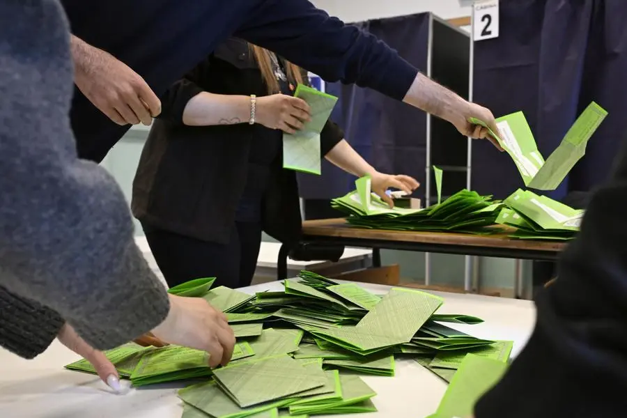 Polling staff count the votes for the the Italian constitutional referendum on judicial system reform at a polling station, in Milan, Italy, 23 March 2026. ANSA / DANIEL DAL ZENNARO