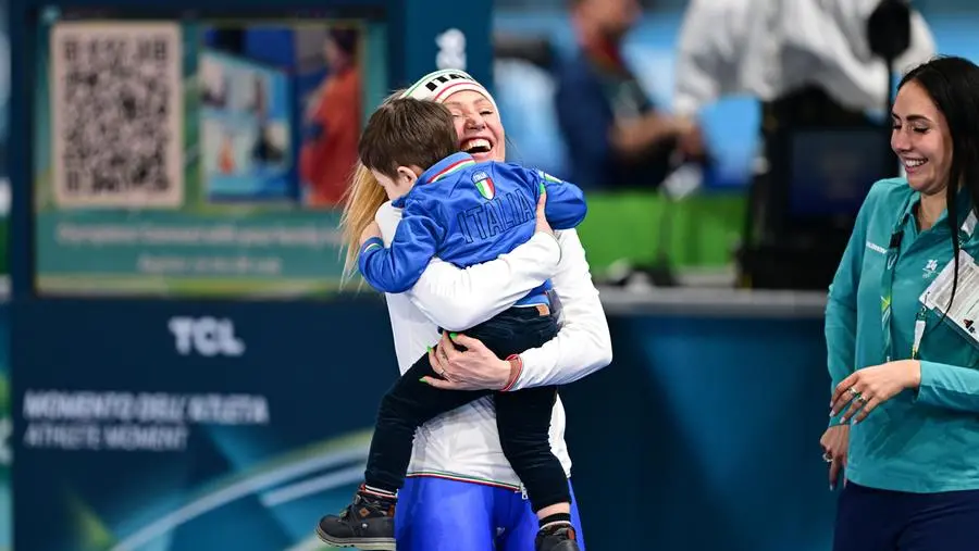 Le critiche a Lollobrigida per il figlio e l’Italia che non sopporta più i bambini