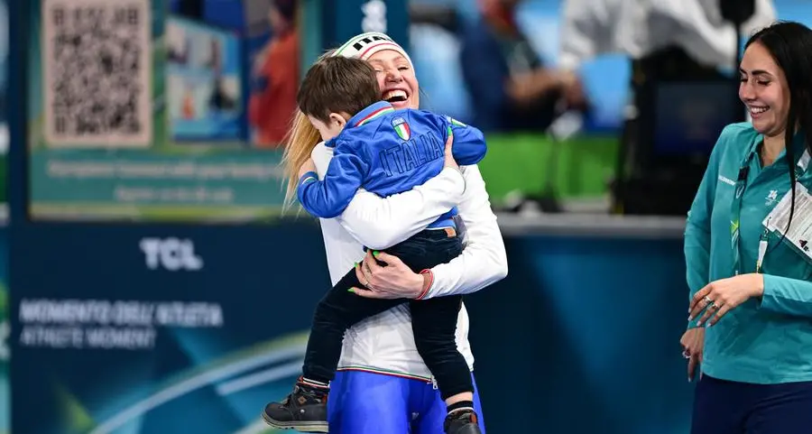 Le critiche a Lollobrigida per il figlio e l’Italia che non sopporta più i bambini