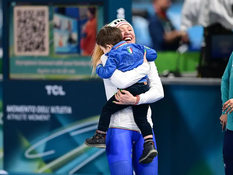 Le critiche a Lollobrigida per il figlio e l’Italia che non sopporta più i bambini