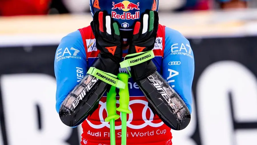 Sofia Goggia, in lacrime, vince la Coppa di SuperG