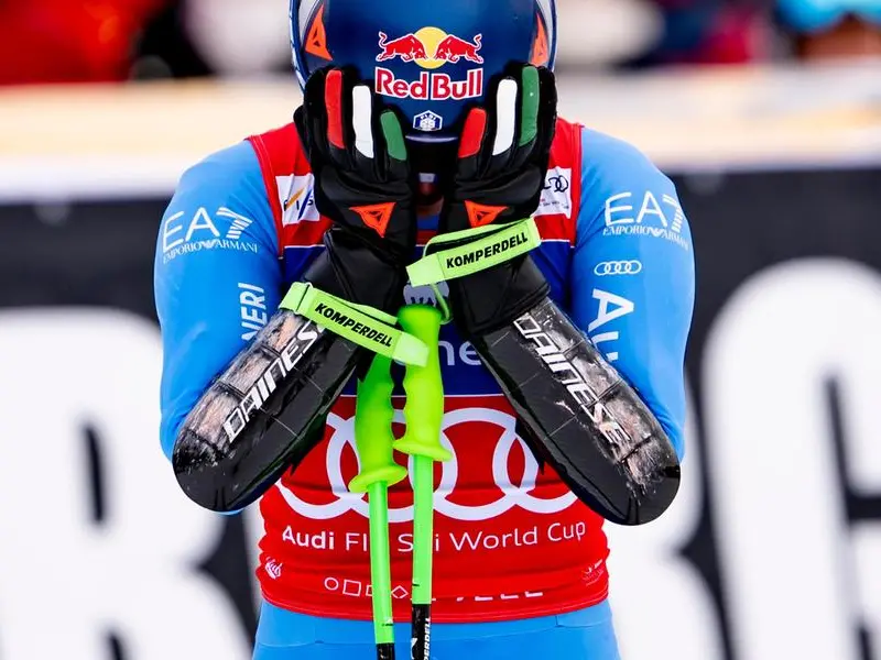 Sofia Goggia, in lacrime, vince la Coppa di SuperG