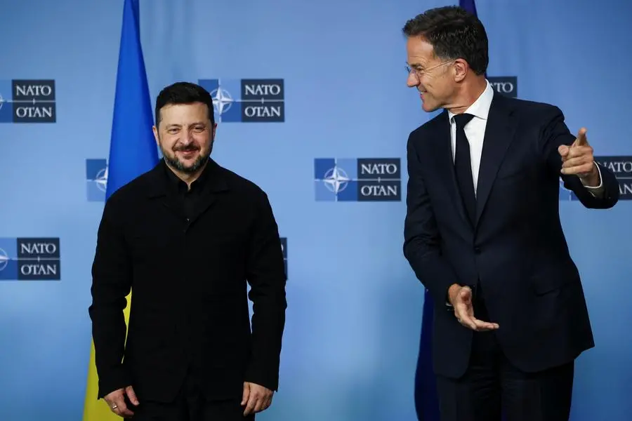 Il segretario generale della Nato Rutte e il presidente ucraino Zelensky a Bruxelles lo scorso 18 giugno.