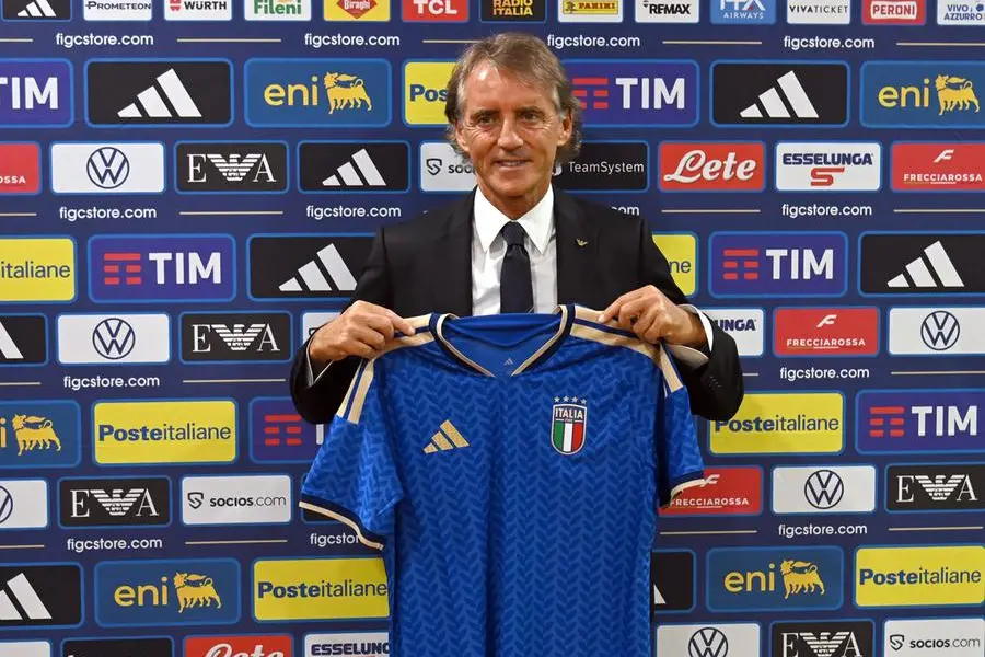 Roberto Mancini tornato Ct dell\\'Italia con la maglia azzurra , ANSA