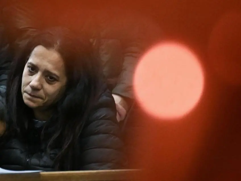 Restare, amare, affidare: la forza di una madre nell’ora della prova