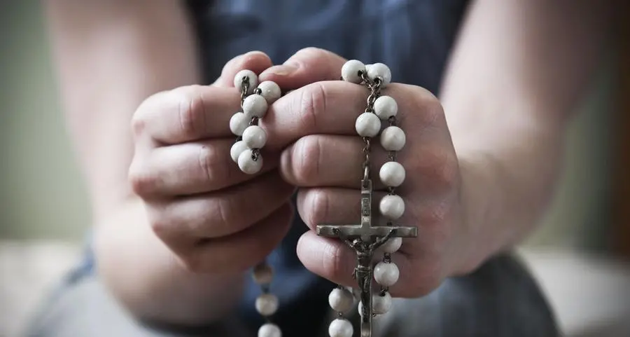 Come si recita il Rosario passo per passo