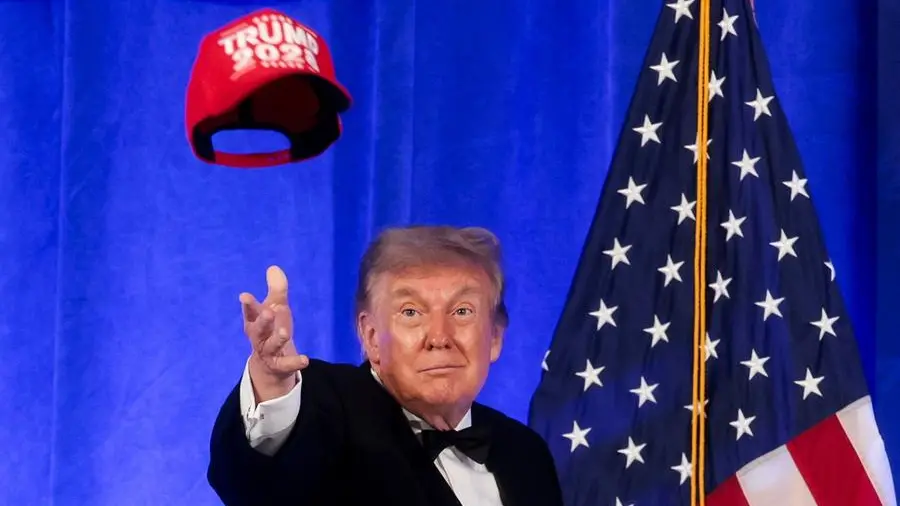 Trump dichiara guerra ai media e si candida per un terzo mandato (vietato dalla Costituzione americana)