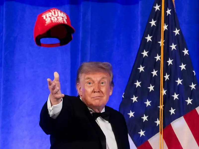 Trump dichiara guerra ai media e si candida per un terzo mandato (vietato dalla Costituzione americana)