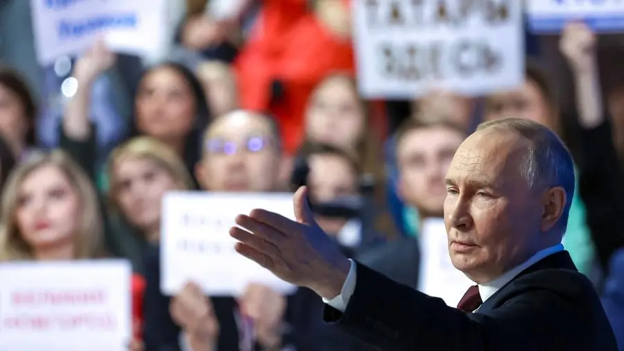 Vladimir Putin: «Avanziamo lungo l’intera linea del fronte. Kyiv si rifiuta di risolvere il conflitto»