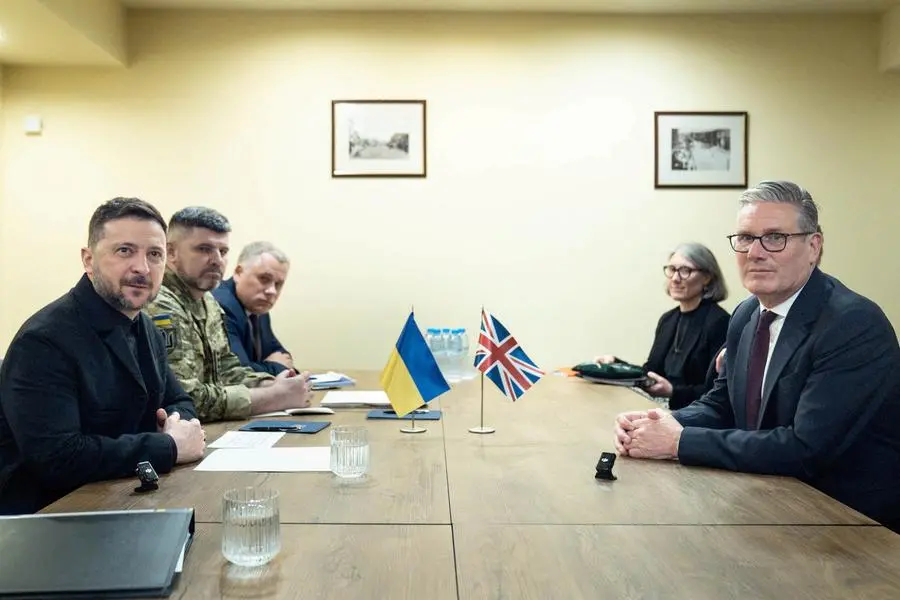 Il presidente ucraino Zelensky e il premier britannico Starmer in un incontro bilaterale a Yerevan, in Armenia. , REUTERS