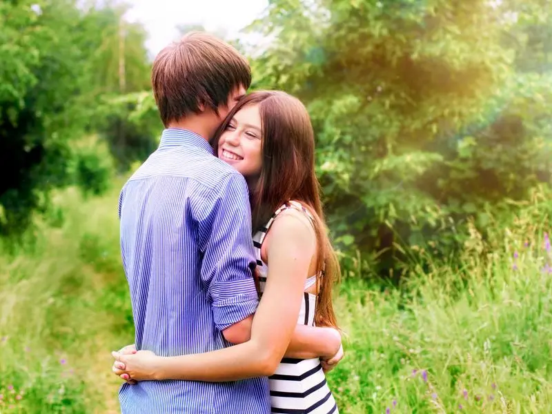 «Relazioni tossiche, narcisismo, partner violenti e “red flag”. Oggi bisogna difendersi dall’amore non desiderarlo»