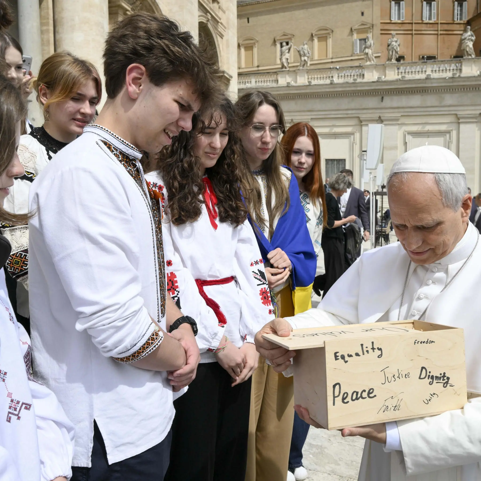 ore 9 - Diretta streaming, il Papa a Pompei incontra il \"Tempio della Carità\" e gli ammalati