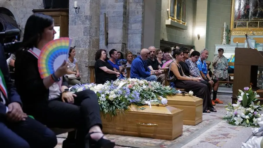Funerali di Mirko Moriconi, l’omelia di don Silvio Righi: «Non eri tu quello sbagliato»