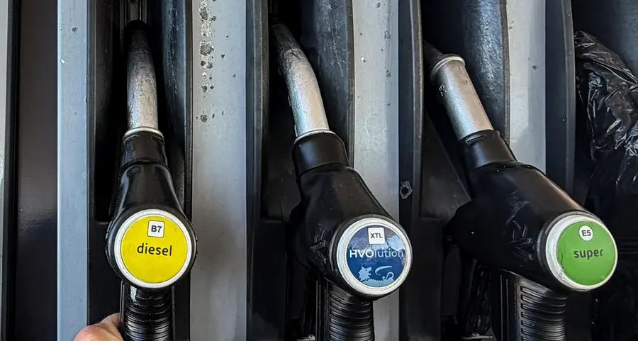 Caro carburanti, da oggi il tetto Eni: benzina a 1,99 euro e diesel a 2,19 euro. Ecco quanto si risparmia e i distributori coinvolti