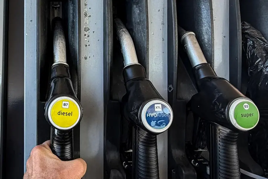 Un distributore in autostrada , ANSA