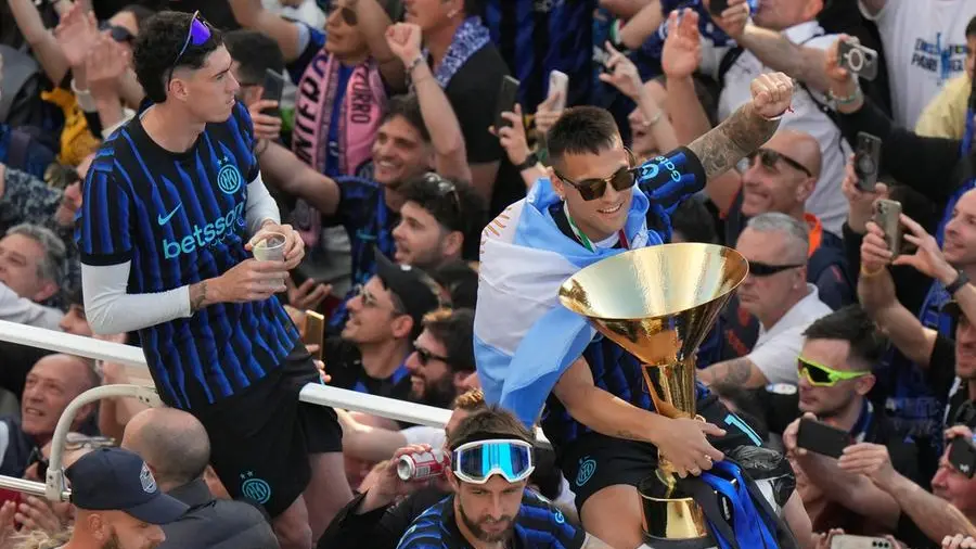 Inter, gioia infinita. In 400mila a Milano per la festa scudetto