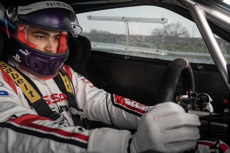 Tonight on TV the film “Gran Turismo”, here is the true story of Jann Mardenbourough who inspired him Tonight on TV the film “Gran Turismo”, here is the true story of Jann Mardenbourough who inspired him