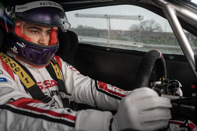 Archie Madekwe nei panni di Jann Mardenbourough , Gordon Timpen