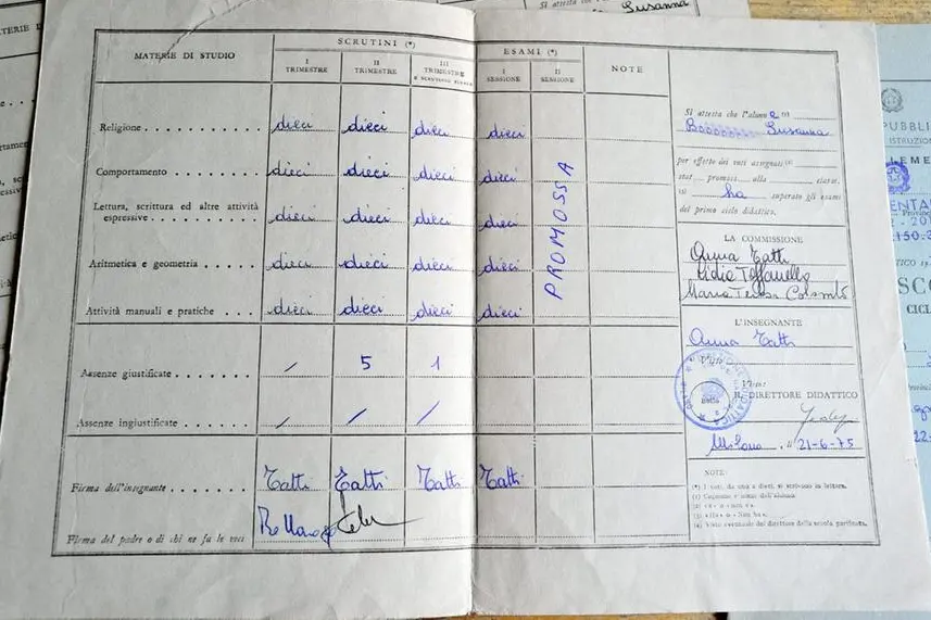 Una pagella delle scuole elementari degli Anni Settanta (Ipa).