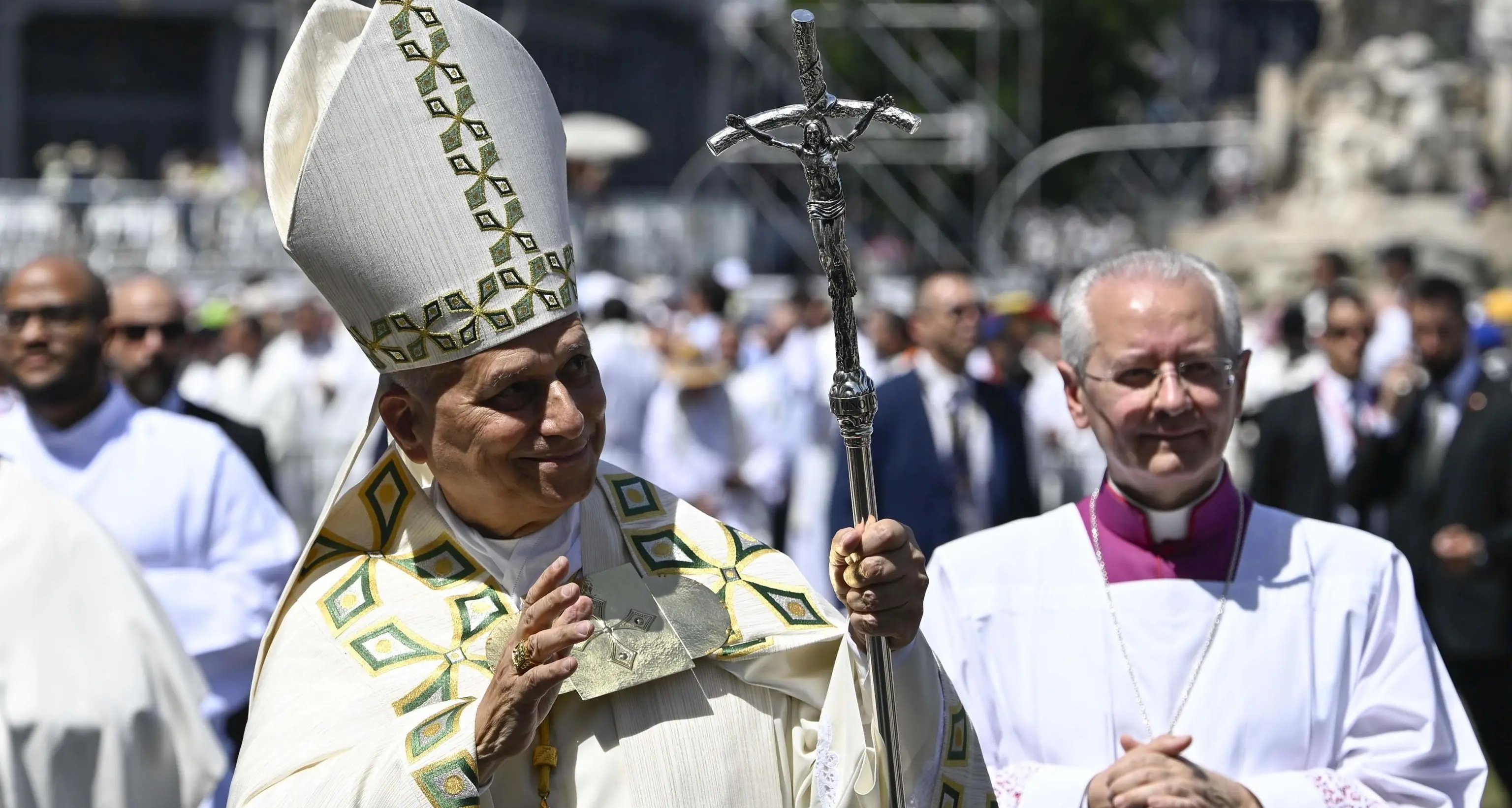 ore 19,30 - Diretta streaming, il Papa alle Canarie celebra la Messa allo stadio