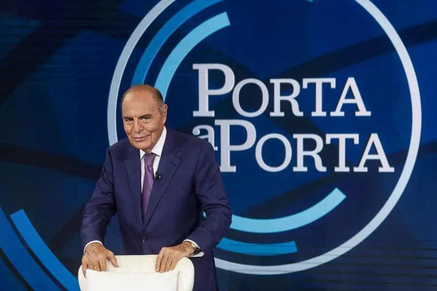 Bruno Vespa nello studio di Porta a Porta. La prima puntata \\u00E8 andata in onda il 22 gennaio 1996 , ANSA