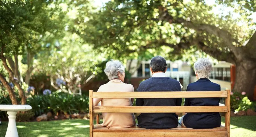 Pensioni più tardi, assegni più bassi: il conto lo pagano soprattutto le donne
