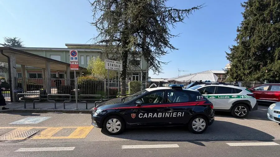 Bergamo, 13enne accoltella la professoressa a scuola: è in gravi condizioni