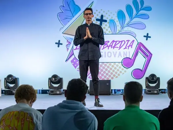 Don Alberto Ravagnani sulla scelta di lasciare il sacerdozio: «La vita da prete non mi bastava più. Il treno resta lo stesso, cambiano i binari»