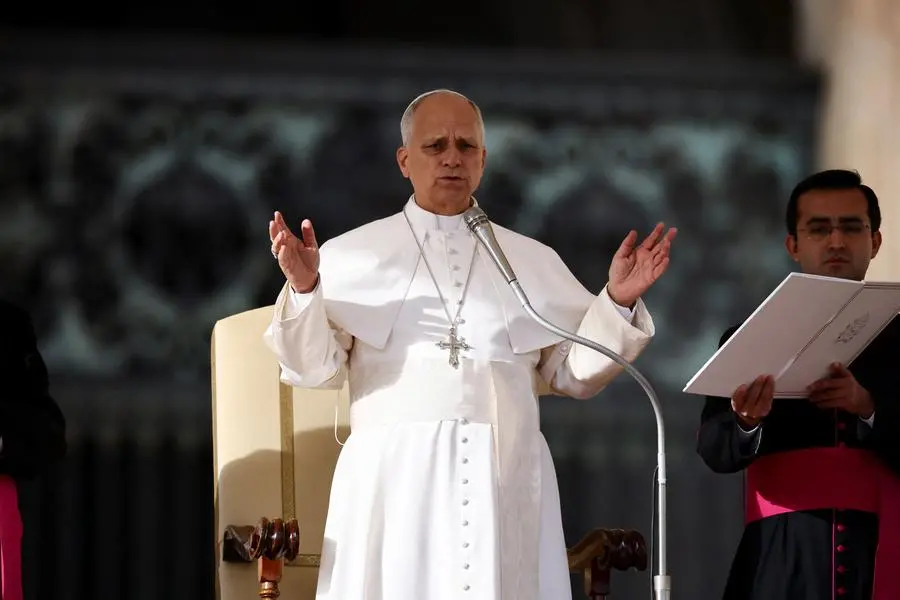 Pope Leo XIV holds an audience for the Jubilee in Saint Peter's Square at the Vatican, December 20, 2025. REUTERS/Vincenzo Livieri