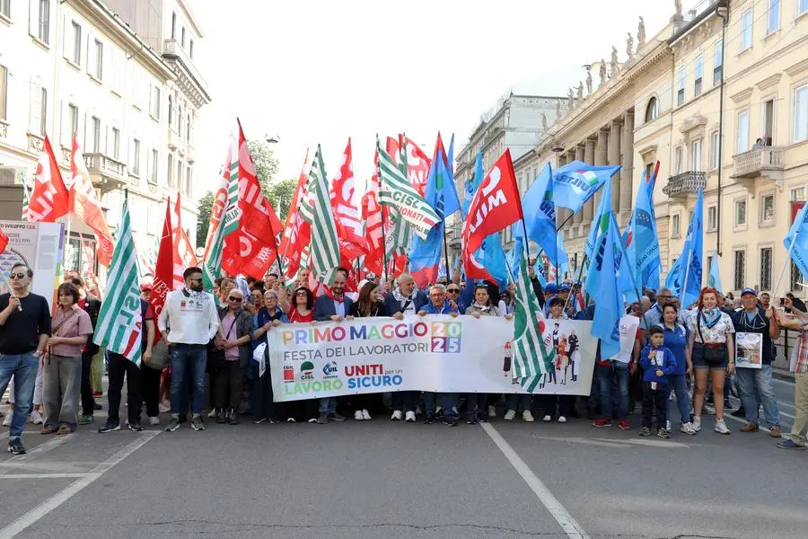 Manifestazione \\u201CUniti per un lavoro giusto\\u201D, con le principali sigle sindacali, a Milano il 1\\u00B0 maggio 2025. , ipa
