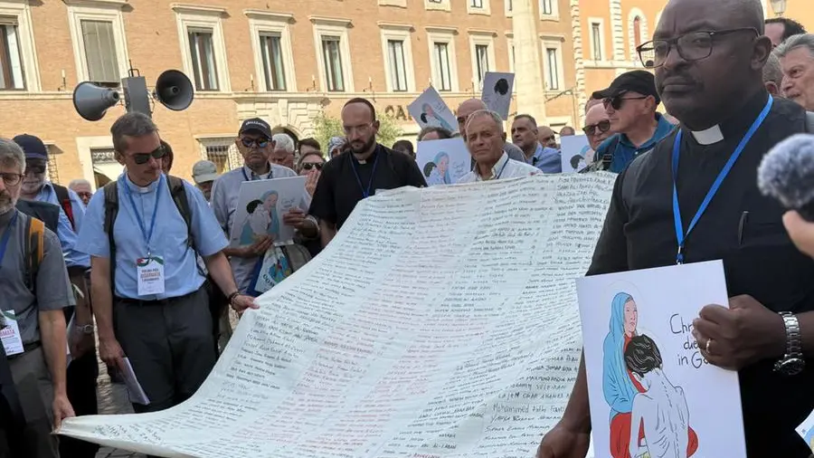 Preti contro il genocidio. Una voce di pace per le strade di Roma