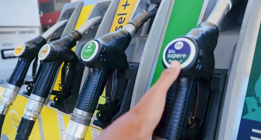 Benzina oltre i 2 euro al litro: perché la guerra in Iran fa salire i prezzi