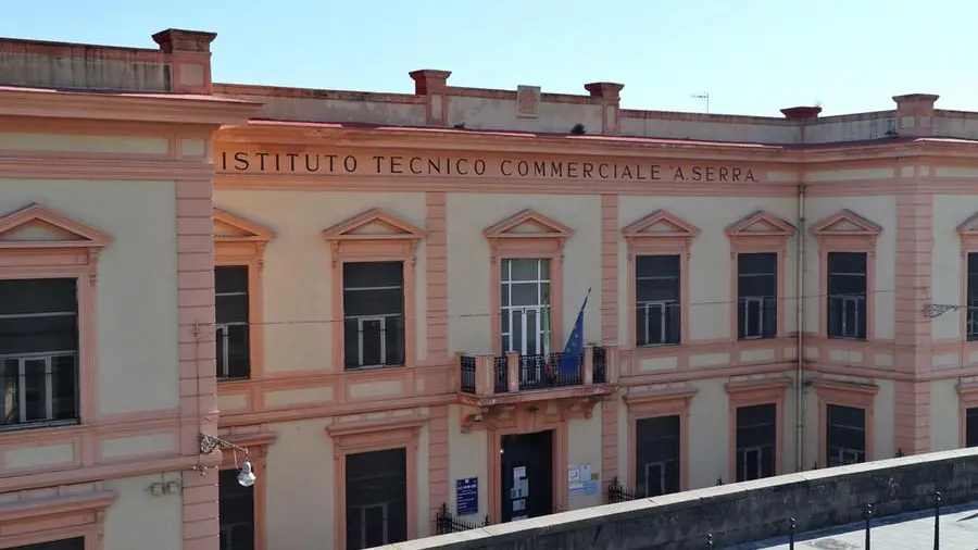 Una sola denominazione per le superiori: si utilizzerà il termine “liceo”. Sono d’accordo, ma se cambia davvero il sistema