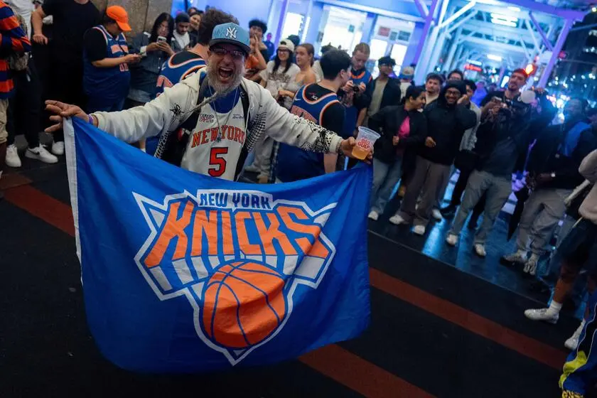 NEW YORK, NEW YORK - MAY 25: Knicks fans celebrate winning the eastern conference championship against the Cleveland Cavaliers on May 25, 2026 in New York City. The Knicks last reached the NBA Finals in 1999, falling to the Spurs, and are seeking their first championship since defeating the Lakers in 1973. David Dee Delgado/Getty Images/AFP (Photo by David Dee Delgado / GETTY IMAGES NORTH AMERICA / Getty Images via AFP)