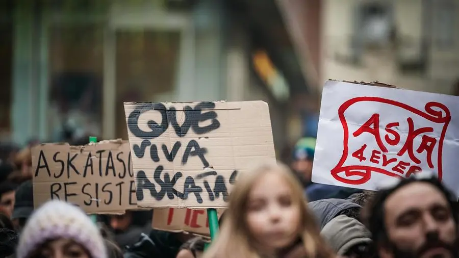 Che cos’è Askatasuna, perché si chiama così. Le tappe di una storia a due facce