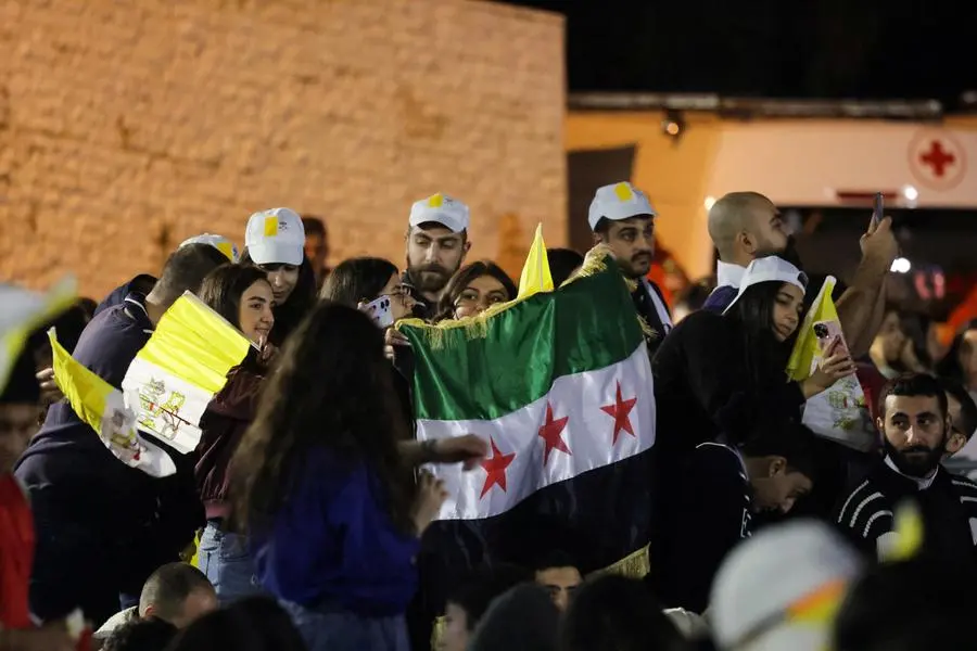 L'attesa dei fedeli tra le strade di Beirut