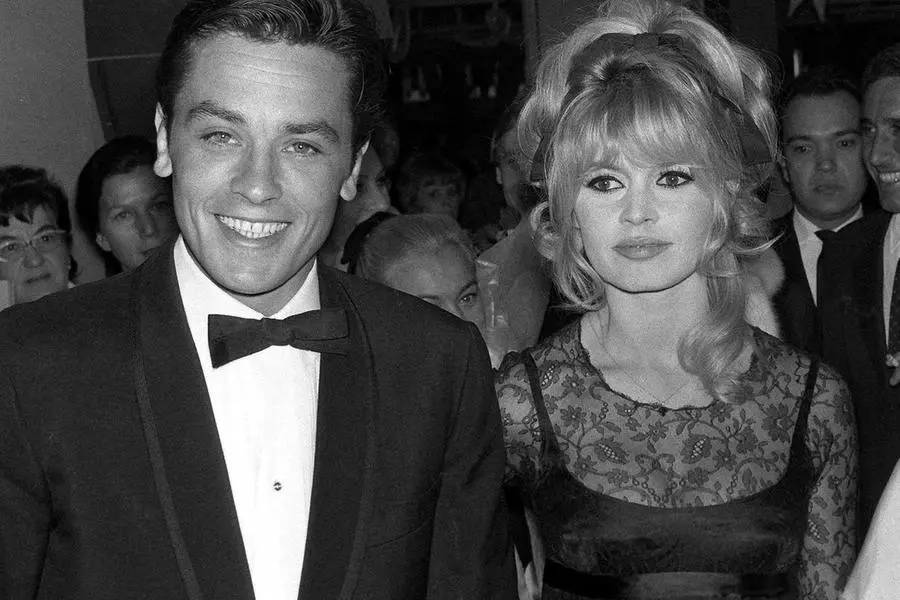 epa000282726 (FILES) French movie stars Brigitte Bardot (R) and Alain Delon at a reception at the French Embassy in Mexico City in honour of \\\" The French Film Week \\\" . Mexico City, November 1965. The French actress turned animal rights campaigner is celebrating her 70th birthday on September 28. EPA PHOTO/SIPA/DALMAS FRANCE OUT EPA/DALMAS FRANCE OUT
